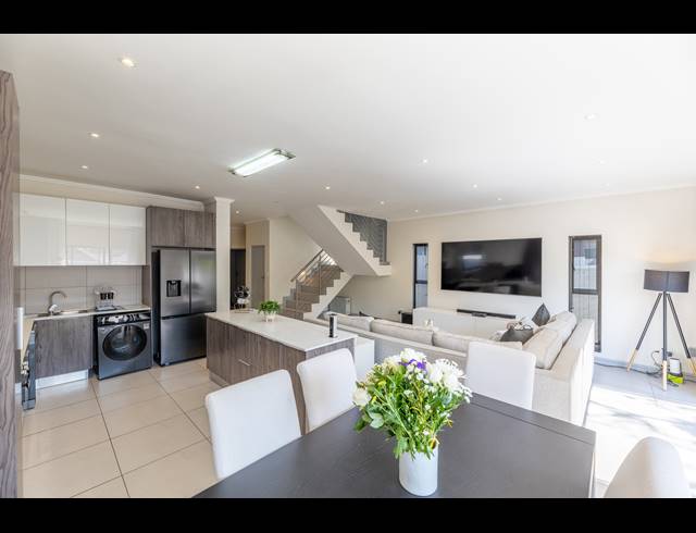 3 BEDROOM HOUSE FOR SALE IN BRYANSTON